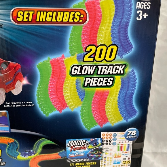 New As Seen On TV Magic Tracks Glow Set - Picture 7 of 11